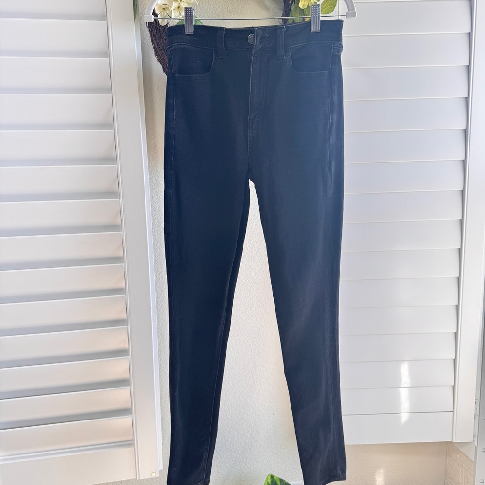 American Eagle 360 Next Level stretch. Size 6  Black Jeans. High rise